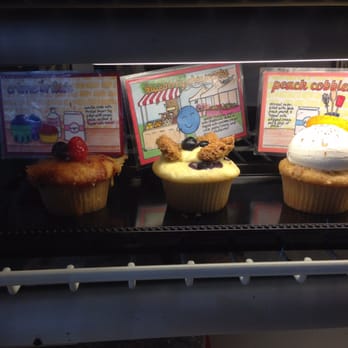 Molly's Cupcakes - Desserts Near Me - Chicago, Illinois
