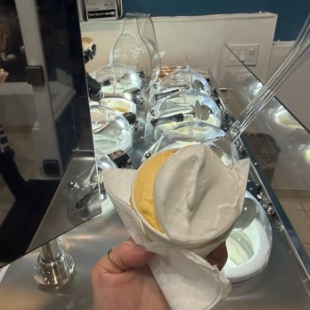 Bay Breeze Scoops - Frozen yogurt + mango so delish - Ice Cream & Frozen Yogurt Near Me - San Francisco, California