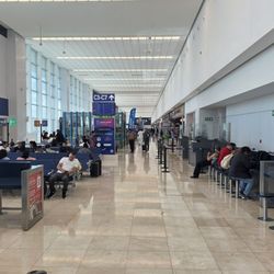 Aeropuerto Internacional de Merida - Gates and waiting area