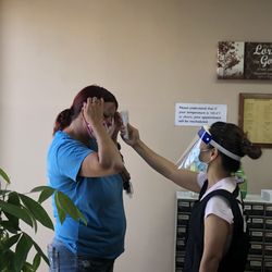 R & R Nail Shop