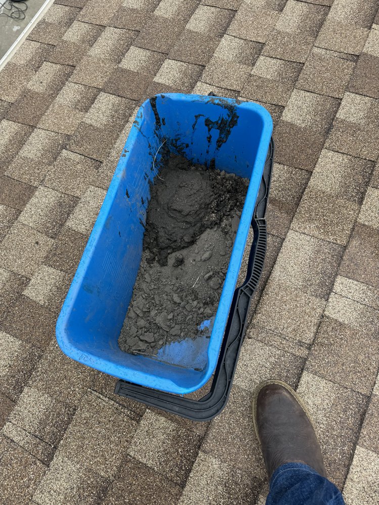 Slide of Stay Clean Solar