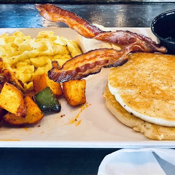 Atlantic Grill - Brunch Platter - Bars Near Me - Atlanta, Georgia