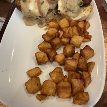 Another Broken Egg Cafe - Country fried steak benedict - Breakfast & Brunch Near Me - Pembroke Pines, Florida