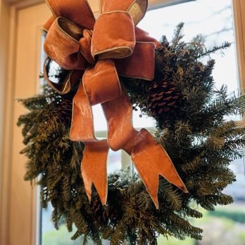 The Johnston House - Such a pretty wreath... - Venues & Event Spaces Near Me - Mars, Pennsylvania