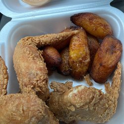 Joha's Dominican Divine - Pica pollo con plátano maduro (fried chicken and ripe plantains)