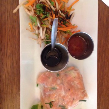 Le Verre Siffleur - Salmon tartare in rice paper - French Near Me - Paris, 75