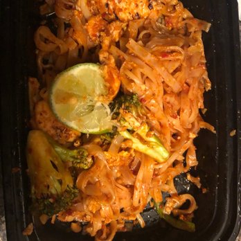 Golden Triangle - Pad Thai chicken with added broccoli - Thai Near Me - Philadelphia, Pennsylvania