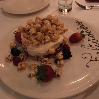 La Buena Barra - Red velvet dessert - Mexican Near Me - México, D.F., DIF La Buena Barra - Red velvet dessert - Mexican Near Me - México, D.F., DIF