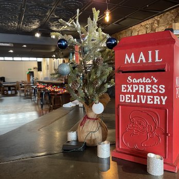 Firecreek Coffee - Seasonal decor - Coffee & Tea Near Me - Flagstaff, Arizona
