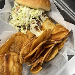 Moontime Smokin' Que - Pull pork moist and good and homemade chips.
