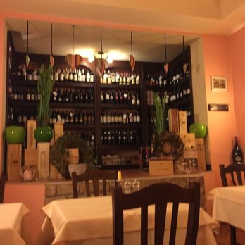Trattoria La Terrazza - Impressive backdrop at the end of the restaurant - Italian Near Me - Berlin, BE