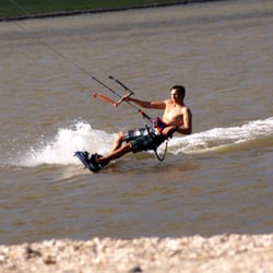 Houston Kiteboarding - Kiteboarding at the Levee