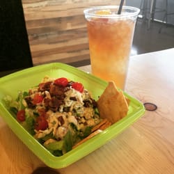 Freshbox McDowell Mountain - Yummy salad with a refreshing Arnold Palmer