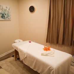 Lux Massage and Spa - Peachy Room