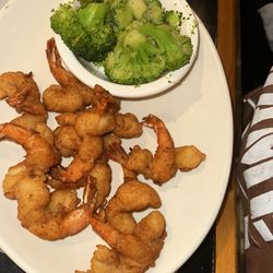 Blackbeard's Inn - Fried shrimp and broccoli - kids plate