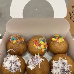 Mochinut - Mochi puffs: Fruity pebbles & Ube.