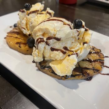 Apres Burger Bistro - Ice cream served on grilled pineapple slices - Burgers Near Me - Steamboat Springs, Colorado