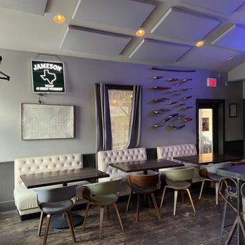 School House Pub - Pubs Near Me - Austin, Texas