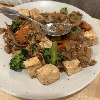 Ari's Thai Eatery - Pad see ew with soft tofu - Thai Near Me - Azusa, California Ari's Thai Eatery - Pad see ew with soft tofu - Thai Near Me - Azusa, California