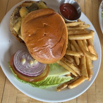 Cafe Fina - Green Chile Cheeseburger - Comfort Food Near Me - Santa Fe, New Mexico Cafe Fina - Green Chile Cheeseburger - Comfort Food Near Me - Santa Fe, New Mexico
