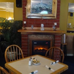 Local Pointe Bar and Restaurant - Dining Room