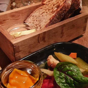 Berta Emil Richard Schneider - Stulle - Melted Cheese, Erbsen-Minz-Mash, Rote Beete Chutney, geröstetes Sauerteigbrot - German Near Me - Hamburg, HH Berta Emil Richard Schneider - Stulle - Melted Cheese, Erbsen-Minz-Mash, Rote Beete Chutney, geröstetes Sauerteigbrot - German Near Me - Hamburg, HH