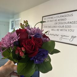 Williams Flower & Gift - Completely different flowers from the order.