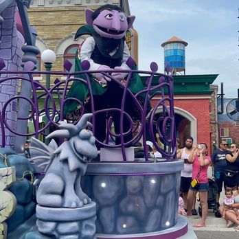 SeaWorld - Sesame Street parade - Toy Stores Near Me - Orlando, Florida SeaWorld - Sesame Street parade - Toy Stores Near Me - Orlando, Florida