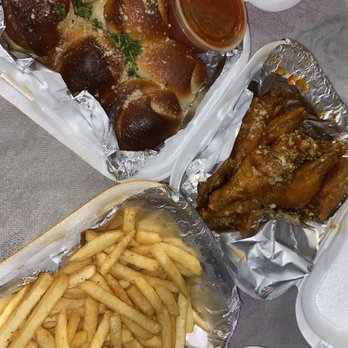 Ronnie's Pizzeria - Chicken Wings, Garlic Bread - Pizza Near Me - Palm Springs, Florida