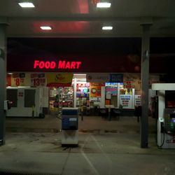 Bob's Auto & Truck Stop - Quick stop... Fresh hot food at 5am! Woohoo