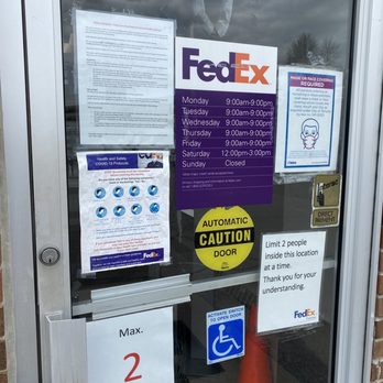 FedEx 店舗サイン Fedex sign hi-res stock photography and images - Alamy