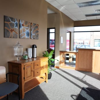 Kocken Chiropractic - Welcome area and reception desk. - Chiropractors Near Me - De Pere, Wisconsin
