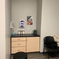 United Medical Doctors Urgent Care - Room waiting on nurse practitioner.