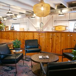 RoxyAnn Winery - Our RoxyAnn Winery tasting room is comfortable and cozy and just waiting for you to  come enjoy a glass of wine and time with a friend!