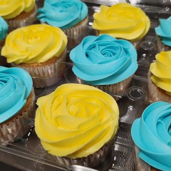 Q Baking Corner - Dozen vanilla cupcake with vanilla buttercream $46 - Donuts Near Me - San Jose, California