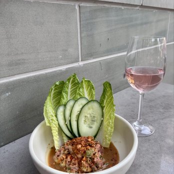 Zinburger - Spicy tuna lettuce cups and rose - New American Near Me - Scottsdale, Arizona