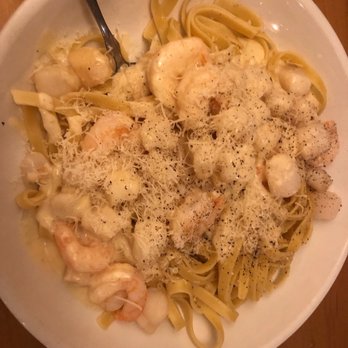 Olive Garden Italian Restaurant - Shrimp Alfredo, with added scallops. - Italian Near Me - Peru, Illinois Olive Garden Italian Restaurant - Shrimp Alfredo, with added scallops. - Italian Near Me - Peru, Illinois