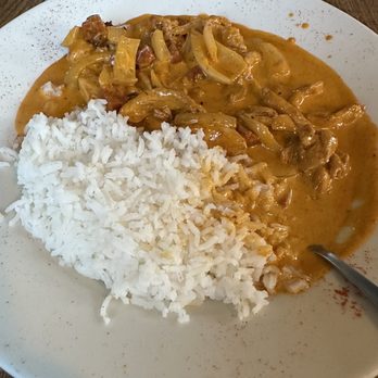 George Hotel - Chicken and Chorizo Stroganoff. Very good. - Hotels Near Me - Montrose, ANS George Hotel - Chicken and Chorizo Stroganoff. Very good. - Hotels Near Me - Montrose, ANS