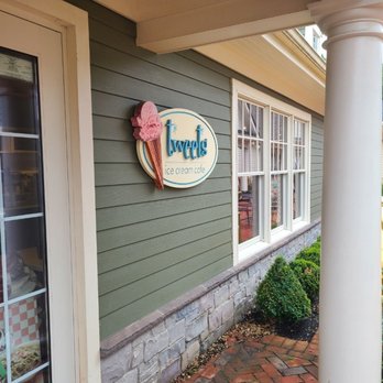 The Shoppes At East Wind - Tweets sweet treats! Nice employees and yummy ice-cream - Shopping Centers Near Me - Wading River, New York