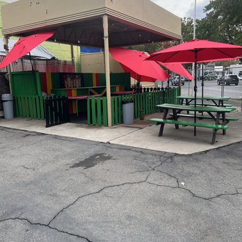 Juice Unwind - Outdoor dining - Caribbean Near Me - Chico, California
