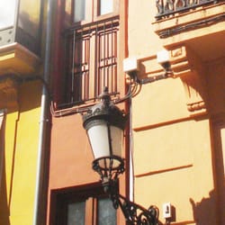 La Casa Más Estrecha