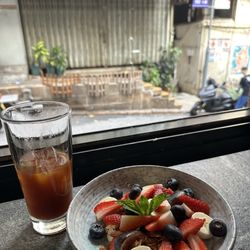 Fineprint - Breakfast bowl+ ice coffee