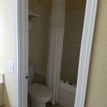 Rodeway Inn - Bathroom separate from sink. - Hotels Near Me - Medford, Oregon Rodeway Inn - Bathroom separate from sink. - Hotels Near Me - Medford, Oregon