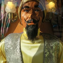 National Park Gifts & Souvenirs - Have a chat with Zoltar outside of the souvenir shop