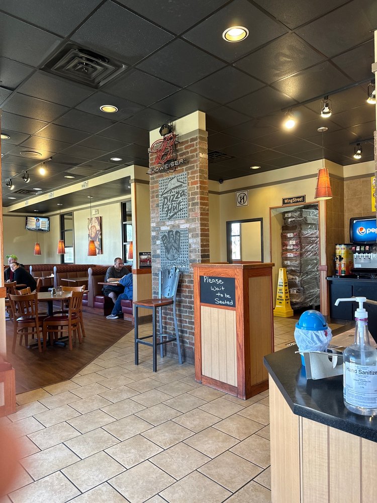 PIZZA HUT Updated September 2024 3001 50th St, Lubbock, Texas