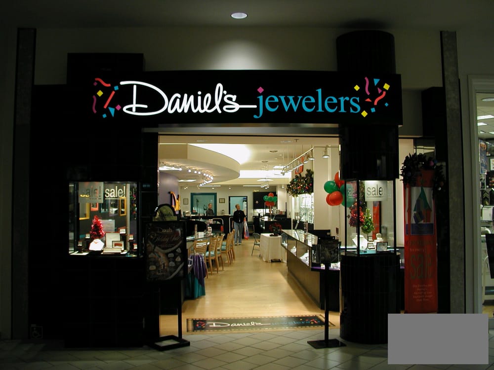 DANIEL’S JEWELERS Updated August 2024 24 Reviews 33011337 E Main