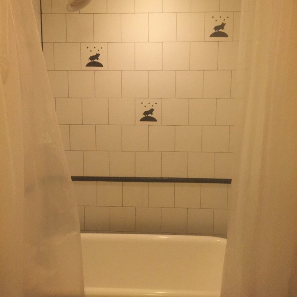 Pig Hill Inn - Bathtub with inn-themed tiles. (Victorian Elegance) - Bed & Breakfast Near Me - Cold Spring, New York Pig Hill Inn - Bathtub with inn-themed tiles. (Victorian Elegance) - Bed & Breakfast Near Me - Cold Spring, New York