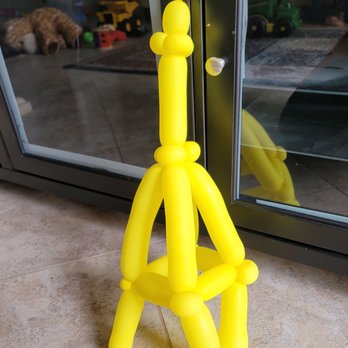 Balloonigami - Eifel tower - Face Painting Near Me Balloonigami - Eifel tower - Face Painting Near Me