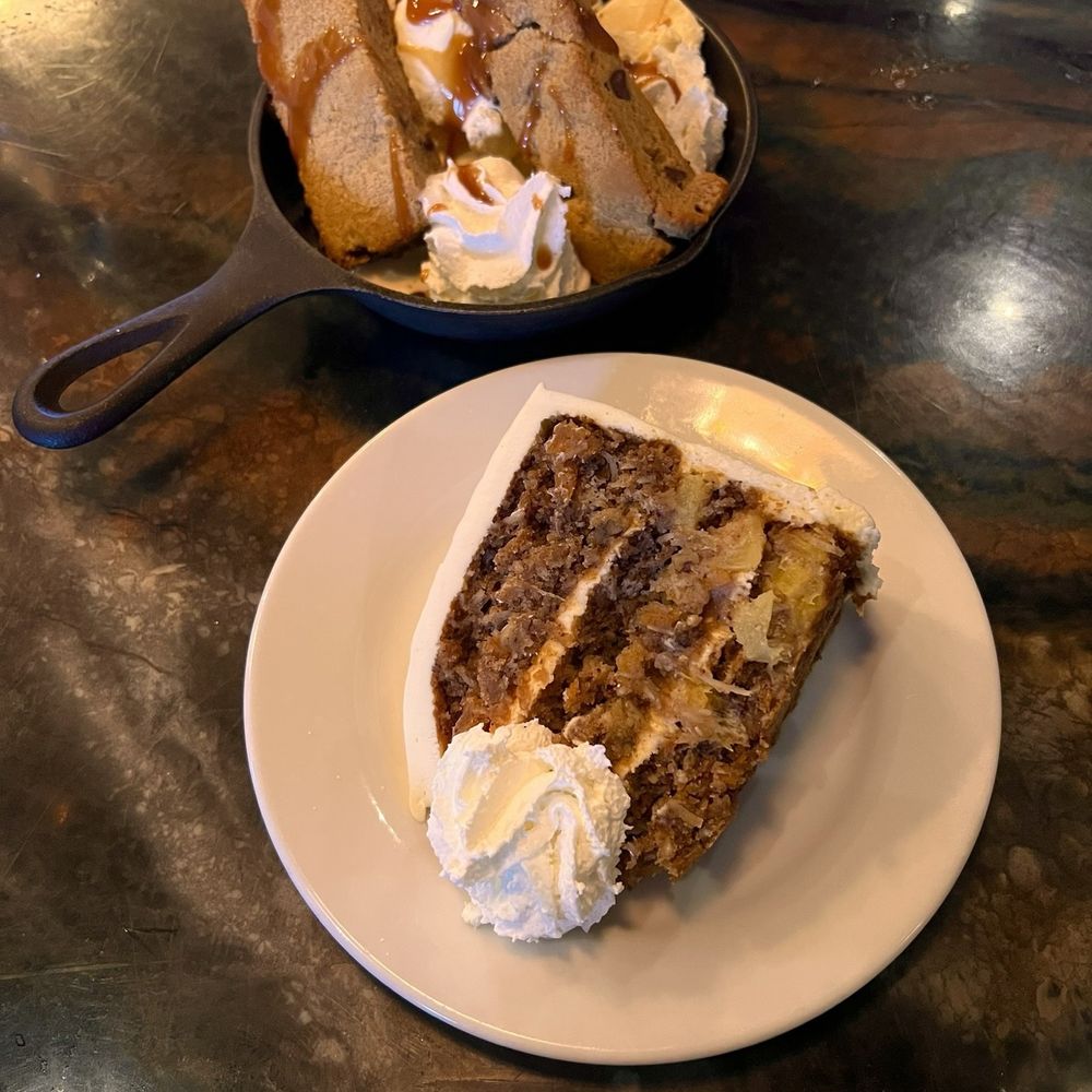 The Flats Bistro - Blondie Sundae & carrot cake - American Near Me - Soldotna, Alaska The Flats Bistro - Blondie Sundae & carrot cake - American Near Me - Soldotna, Alaska