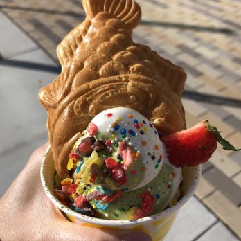 Somisomi - Matcha and milk swirl with Nutella filling and sprinkles, fruity pebbles and a strawberry - Desserts Near Me - Cupertino, California Somisomi - Matcha and milk swirl with Nutella filling and sprinkles, fruity pebbles and a strawberry - Desserts Near Me - Cupertino, California